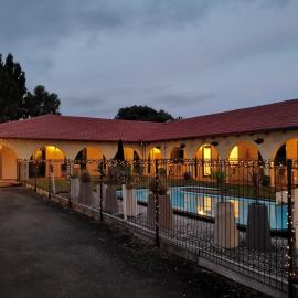 Captains Quarters Motor Inn, hotel din Cambridge