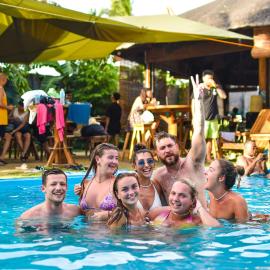 Mad Monkey Hostel Siargao, hotel di General Luna