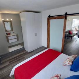 Serenity apartments, hotel in Trou aux Biches
