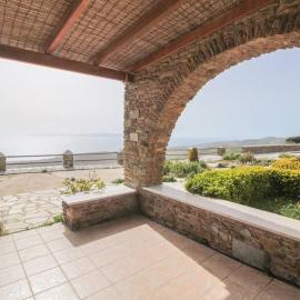 Blue Balcony/SkyView in Tinos - 3BR Home in Arnados, hotel en Arnados