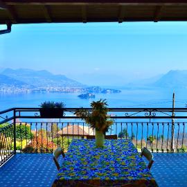Il lago e la collina, Hotel in Stresa