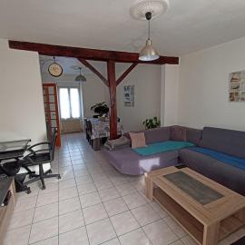 Maison de ville de 95M2、モンモリヨンのホテル
