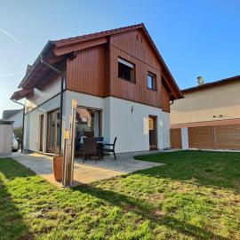 House for Familiy, Friends and Business