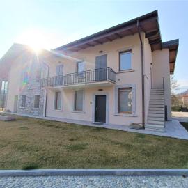 Winter Spring Summer Apartments, хотел в Мергоцо