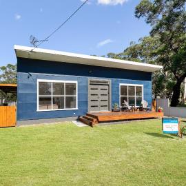 Abode Callala Beach Jervis Bay - 100m to Beach!, hotell i Callala Beach