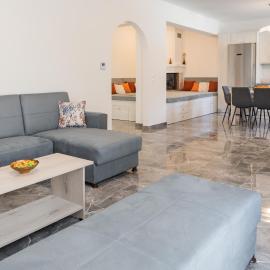 Kastrena House