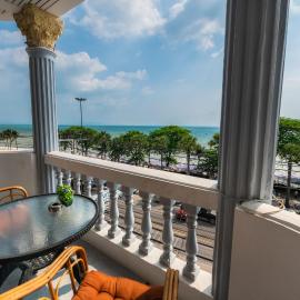Happy Vikings - Beachfront, hotel in Jomtien Beach