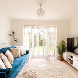 Surrey Stays - 2 Bedroom House, RH1, Contractors Welcome, Sleeps 5 max, 2 Parking Spaces, Near Town Centre, Train Station and Gatwick Airport – hotel w mieście Redhill