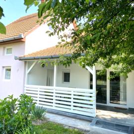 Nika nyaraló jakuzzival, hotel in Balatonkeresztúr