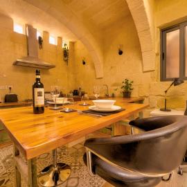 Roam Gozo - The Bunker - Stunning 1 Bed Farmhouse Condo - Rare Find!, hotel di Xewkija