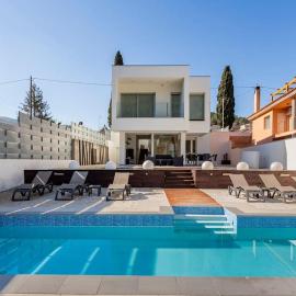Exclusiva Villa de Lujo con piscina, hôtel à Canyelles