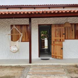 Casa Rústica em Condomínio com Piscina