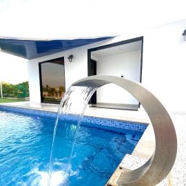 Luxury Farm with Swimming Pool and BBQ, khách sạn ở Al Rahba