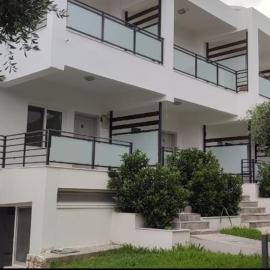 Villa Riza，Riza的飯店