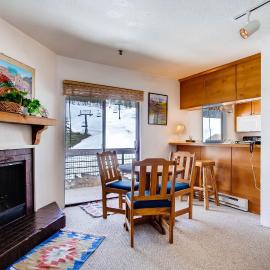 View Of Mt Crested Butte- 1 Br Condo, hotel in Crested Butte
