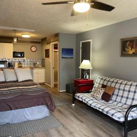 Riverbend 8 Efficiency, hotel em Red River