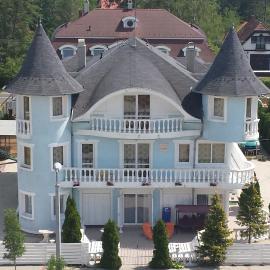 Crystal és Susanne Panzió, hotel in Siófok