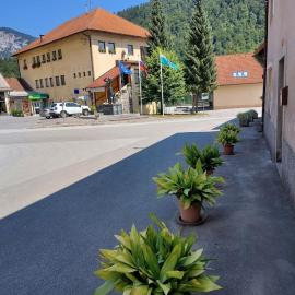 Domačija pri Ivankovih, hotel i Osilnica