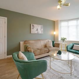 Stunning luxury 3 bed house with garden in North Leeds, hotel u gradu Moortown