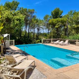 Apartamentos Pinosol, hotel in Santa Eularia des Riu