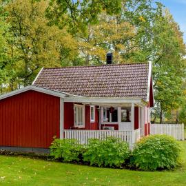 Beautiful Home In Bolmsö With Lake View, hotel a Bolmsö