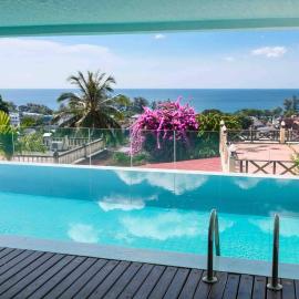 Large Penthouse 3BR with jacuzzi, Best for Kids, hotel in Karon Beach