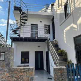 Helios Stays - Sisi Private Apartments, hotelli kohteessa Sísion
