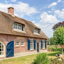2 Bedroom Awesome Home In Loon Op Zand