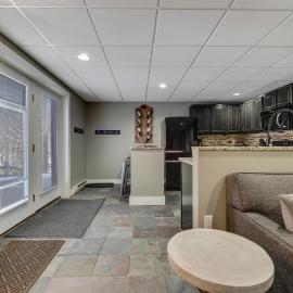691 Disciples Village Condo, hotel di Boyne Falls