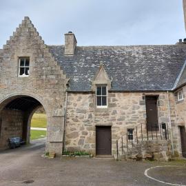 Courtyard Cottage - Drum Castle, hotel in Banchory