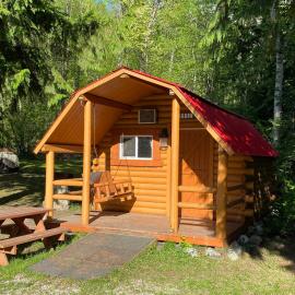 Revelstoke RV & Cabin Resort, ξενοδοχείο σε Revelstoke