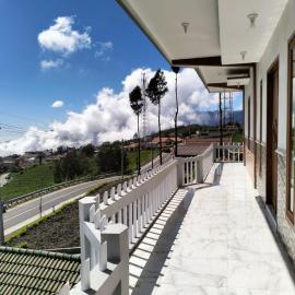 Bromo Seruni Astungkara Homestay, hotel in Probolinggo