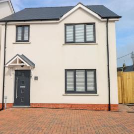 LunaRoxx, 6 Meadow Gardens, Kilgetty