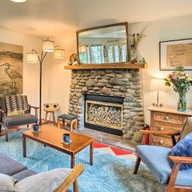 Charming Rockaway Beach House, Walk to Ocean!