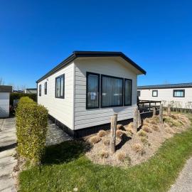 Chalet (A16) op gezellige familiecamping bij zee, hotel v mestu Kamperland