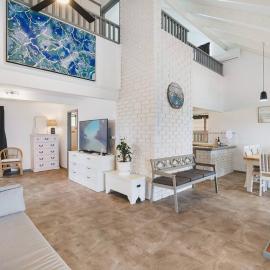 Oceanview Manor by "Peppy Beach Retreats" - Two Houses in One with Panoramic Views, hotel in Capel