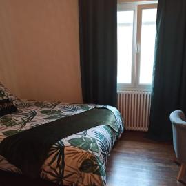 Petite maison de bourg proche A84, hotel em Ducey