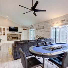 Lakefront Vacation Rental with Dock & Views!, hotel a Camdenton