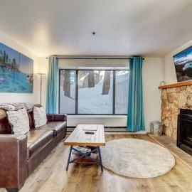 Heavenly Mountain Lake Retreat Near Skiing, Hiking & Biking, hotelli kohteessa Stateline