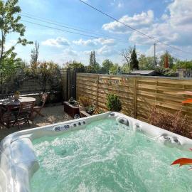 Logement entier avec jacuzzi en provence, hotel i Le Thor
