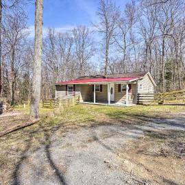 Charming Home with Yard Near Shenandoah River!