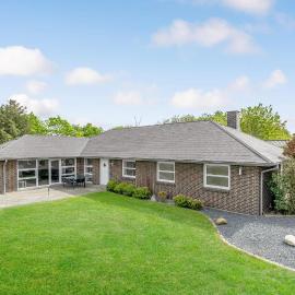 Awesome Home In Tarm With Kitchen, hotel in Tarm