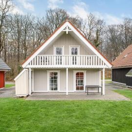 4 Bedroom Awesome Home In Gråsten، فندق في جراستين