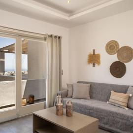 In the heart of Fira & free pool - Nychteri suite