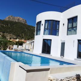 Modern luxury villa Paradise, Hotel in Calp