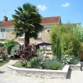 Chambres d'Hôtes Le Petit Nailly, hotel in Magny-les-Hameaux