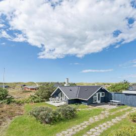 Gorgeous Home In Hvide Sande With Wifi, hotelli kohteessa Bjerregård