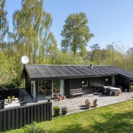 Nice Home In Hornbæk With Kitchen、ホーンバックのホテル
