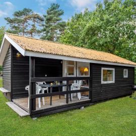 1 Bedroom Lovely Home In Nexø, Hotel in Neksø