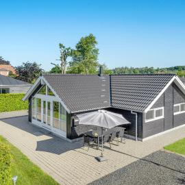3 Bedroom Cozy Home In Børkop, hótel í Børkop